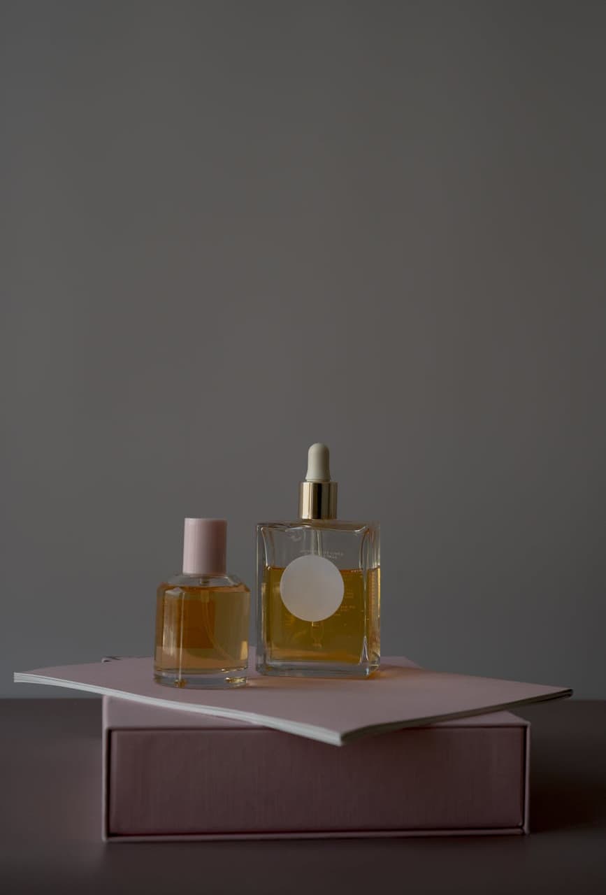 Custom Die-Cut Perfume Labels vs Standard Rectangles for Unique Bottles