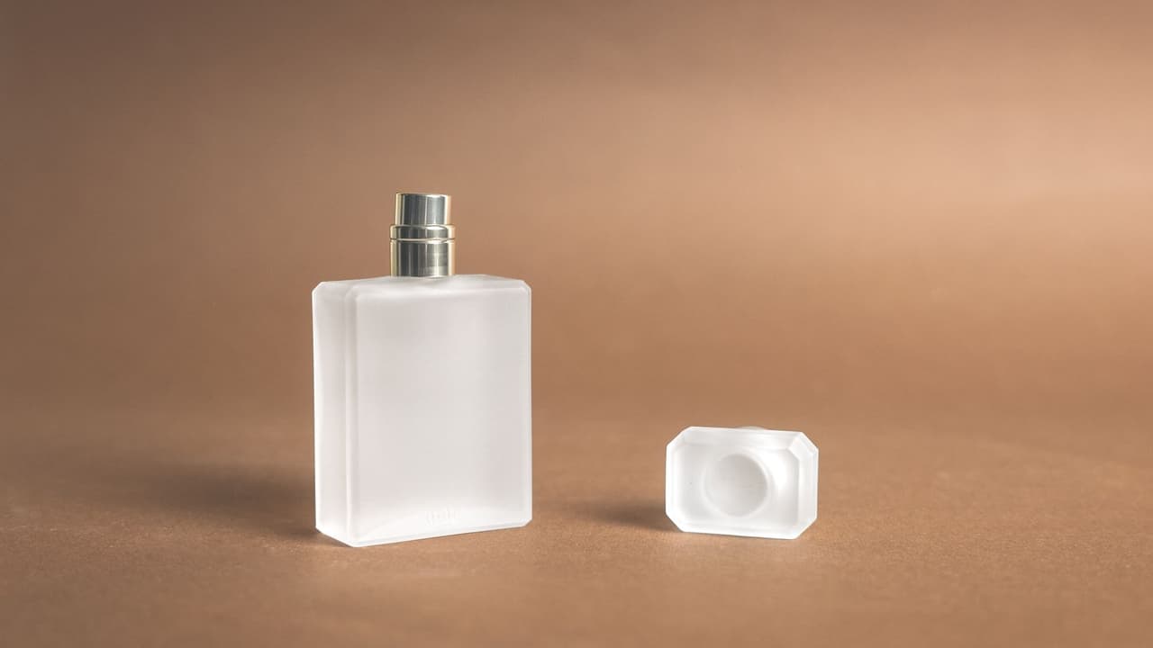Essential Oil vs Synthetic Fragrance: Cost and Sourcing Breakdown